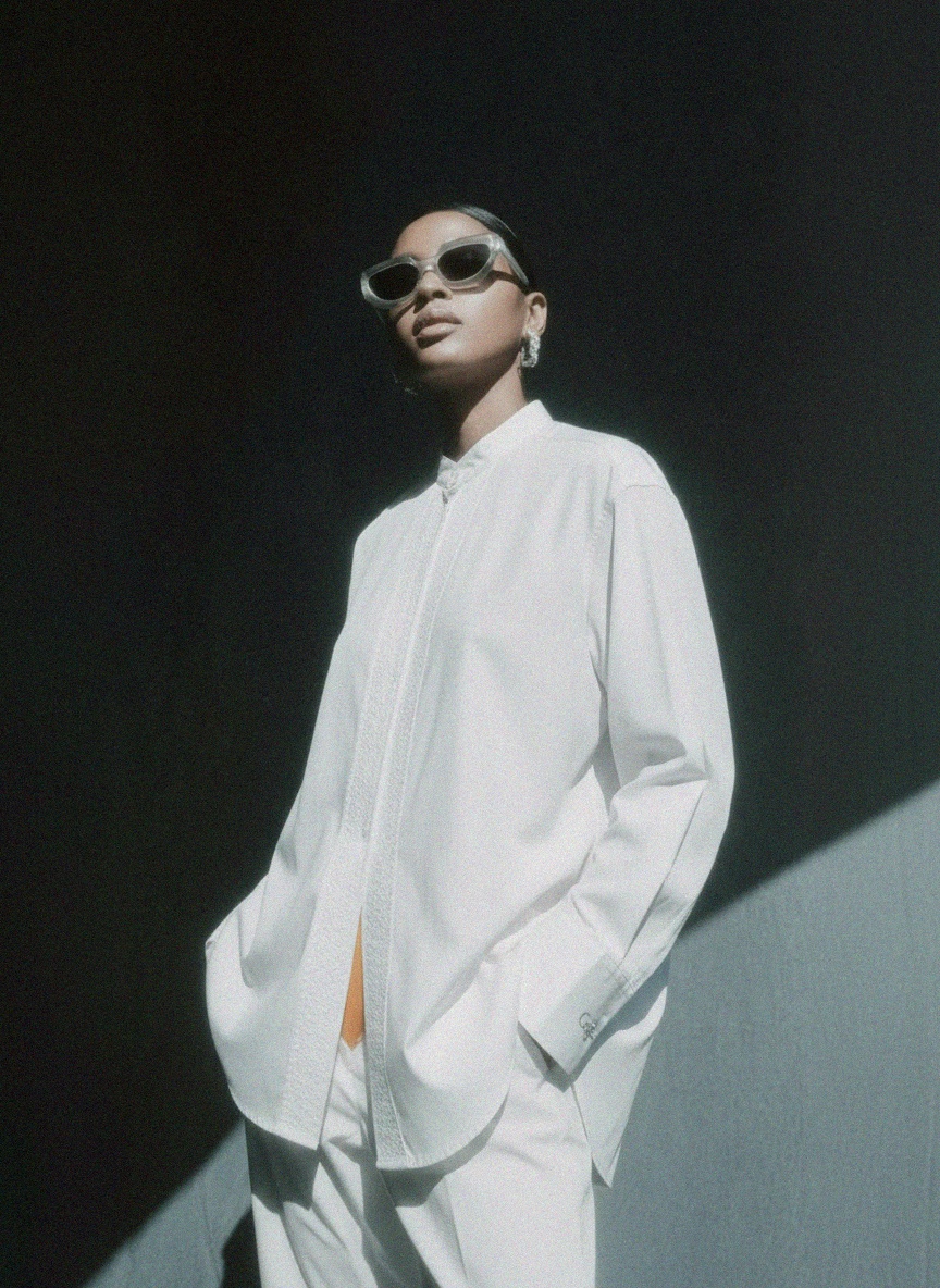 Luźna biała koszula z długim rękawem i guzikami zdjęcie 2