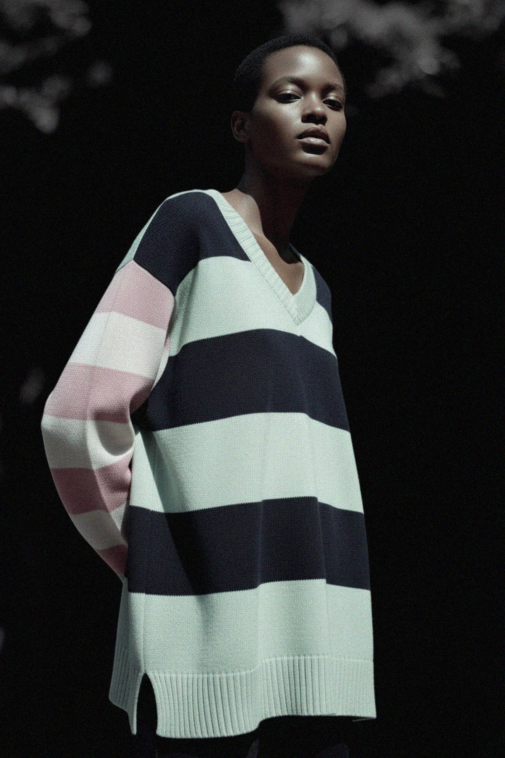 Striped V-Neck Knit Sweater with Relaxed Fit zdjęcie 2