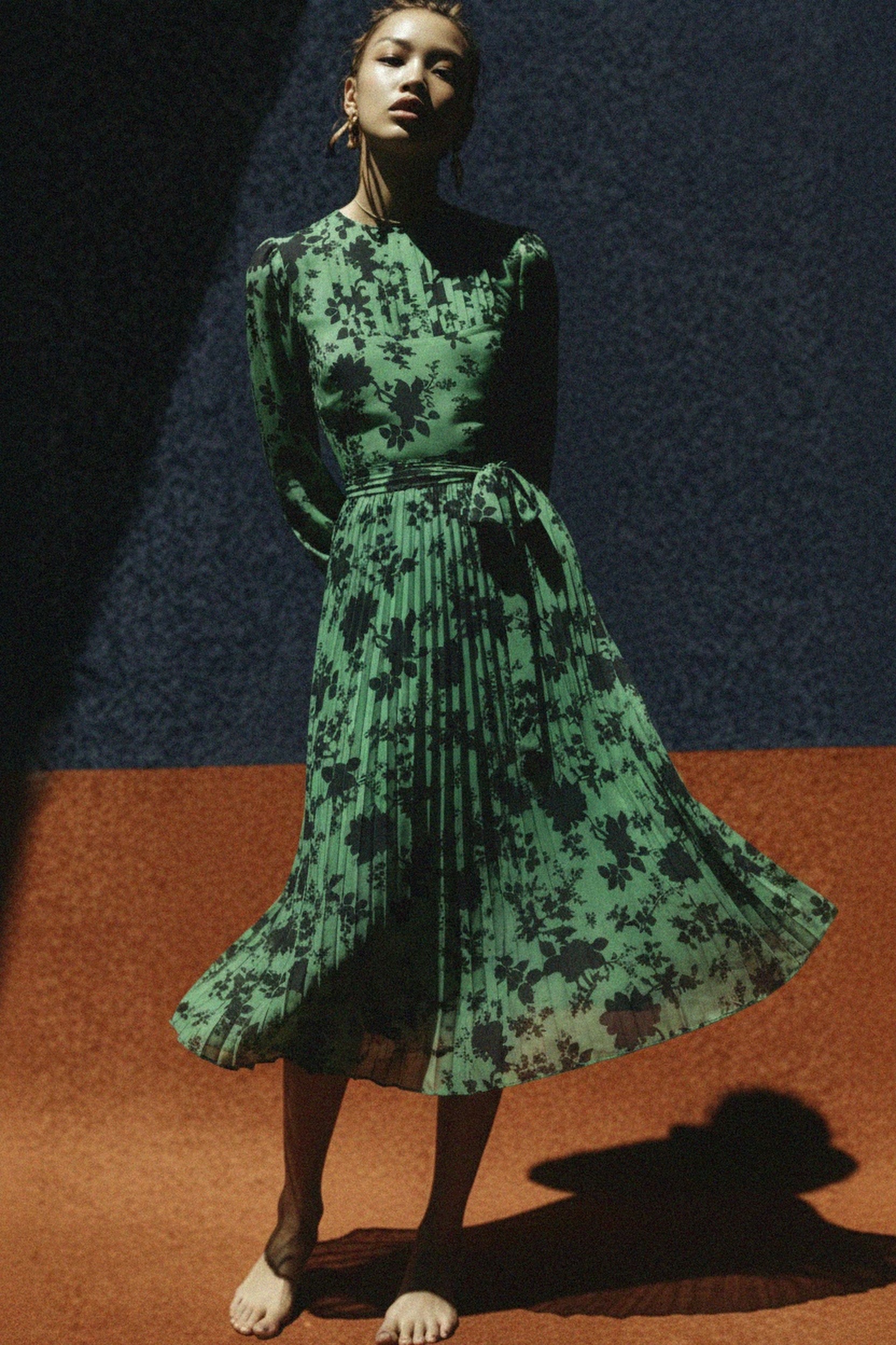 Green Floral Pleated Midi Dress zdjęcie 2