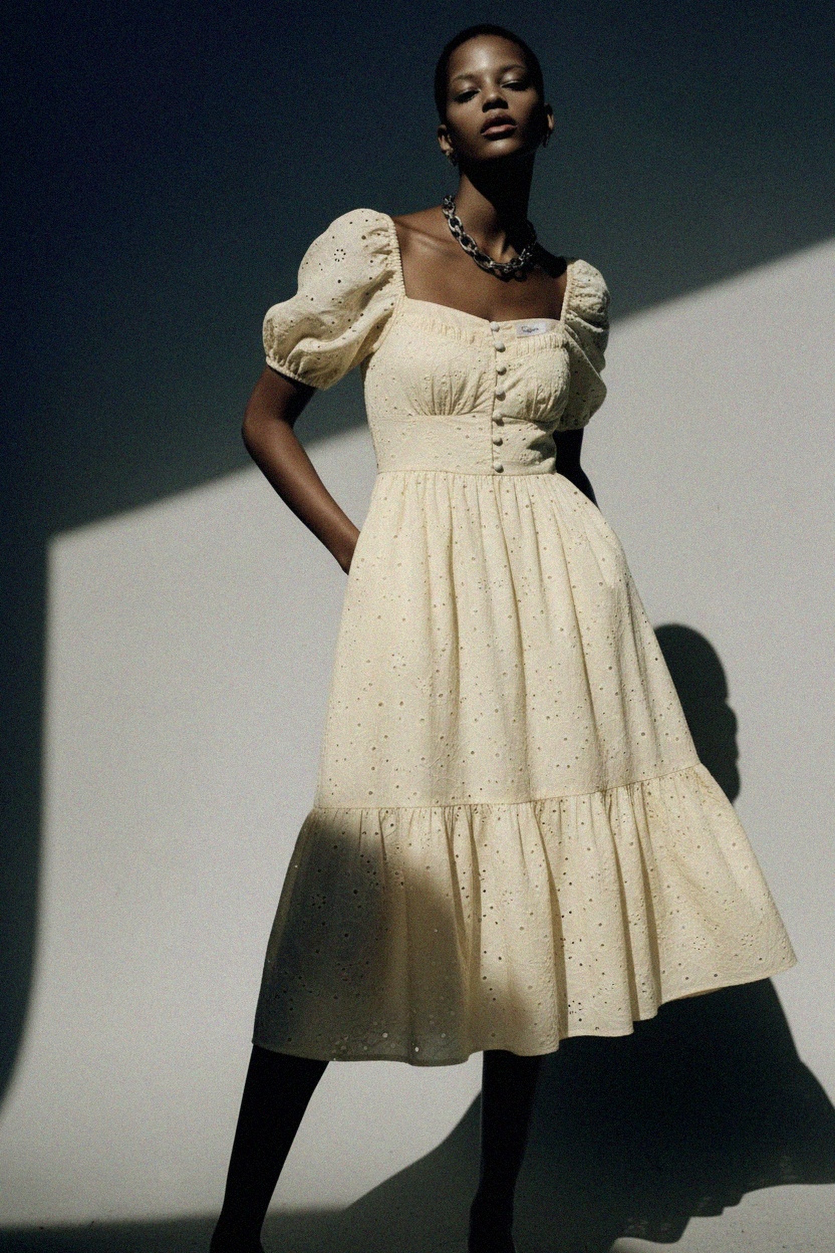 Chic Eyelet Midi Dress with Puffed Sleeves zdjęcie 2