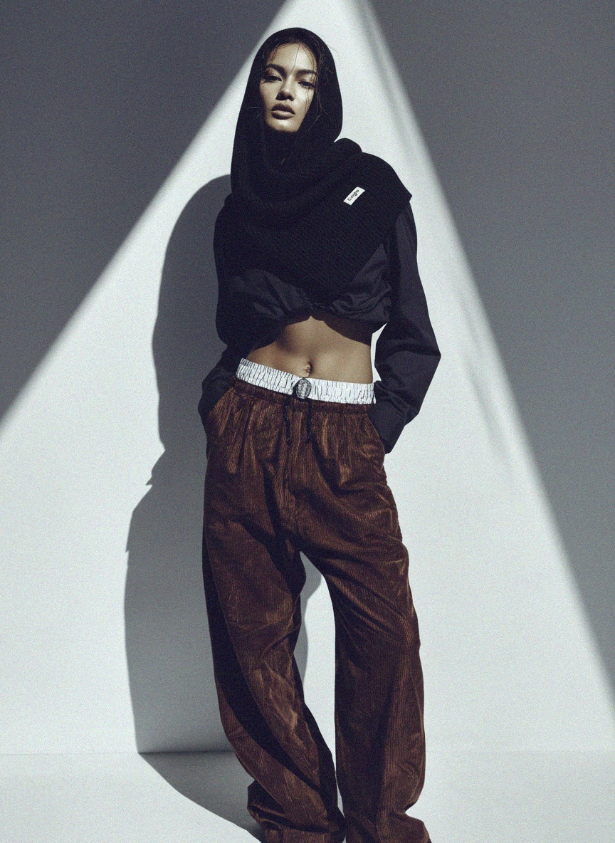 Czarny dzianinowy szalik z kapturem zdjęcie 3