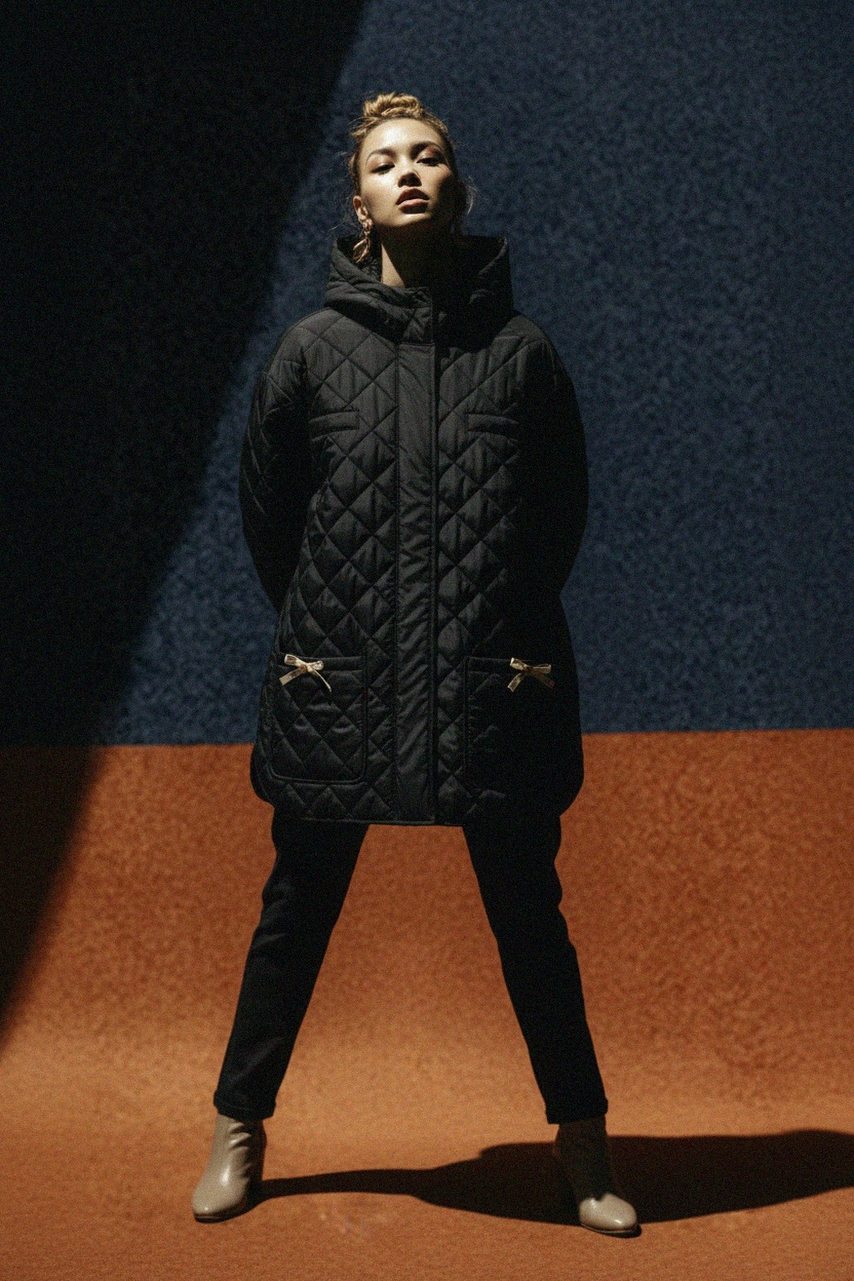 Black Quilted Hooded Jacket with Bow Details zdjęcie 2
