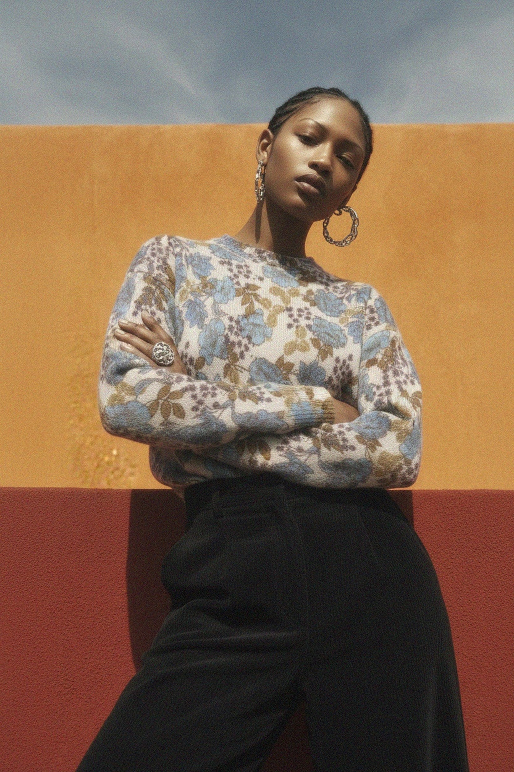 Floral Knit Sweater with Blue & Brown Pattern zdjęcie 2