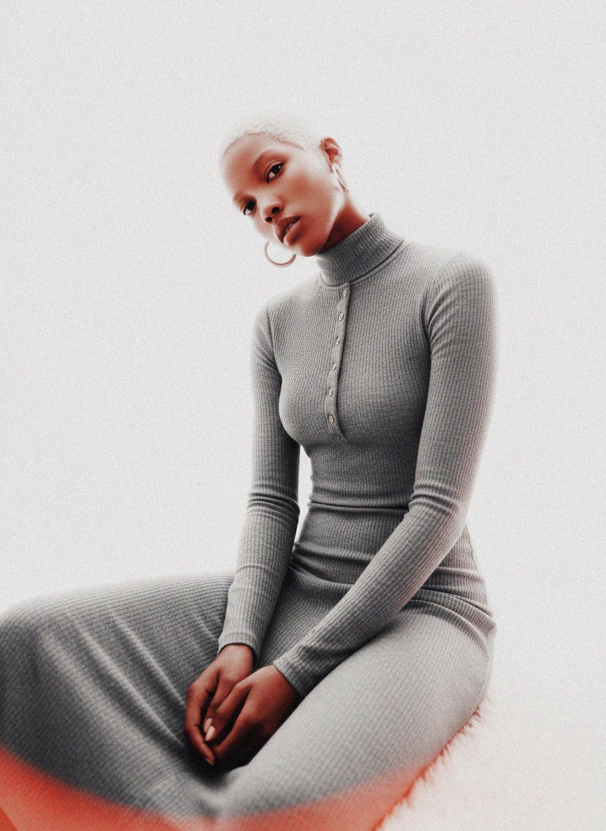 Prążkowana sukienka henley z długim rękawem i obcisłą ramiączką zdjęcie 2