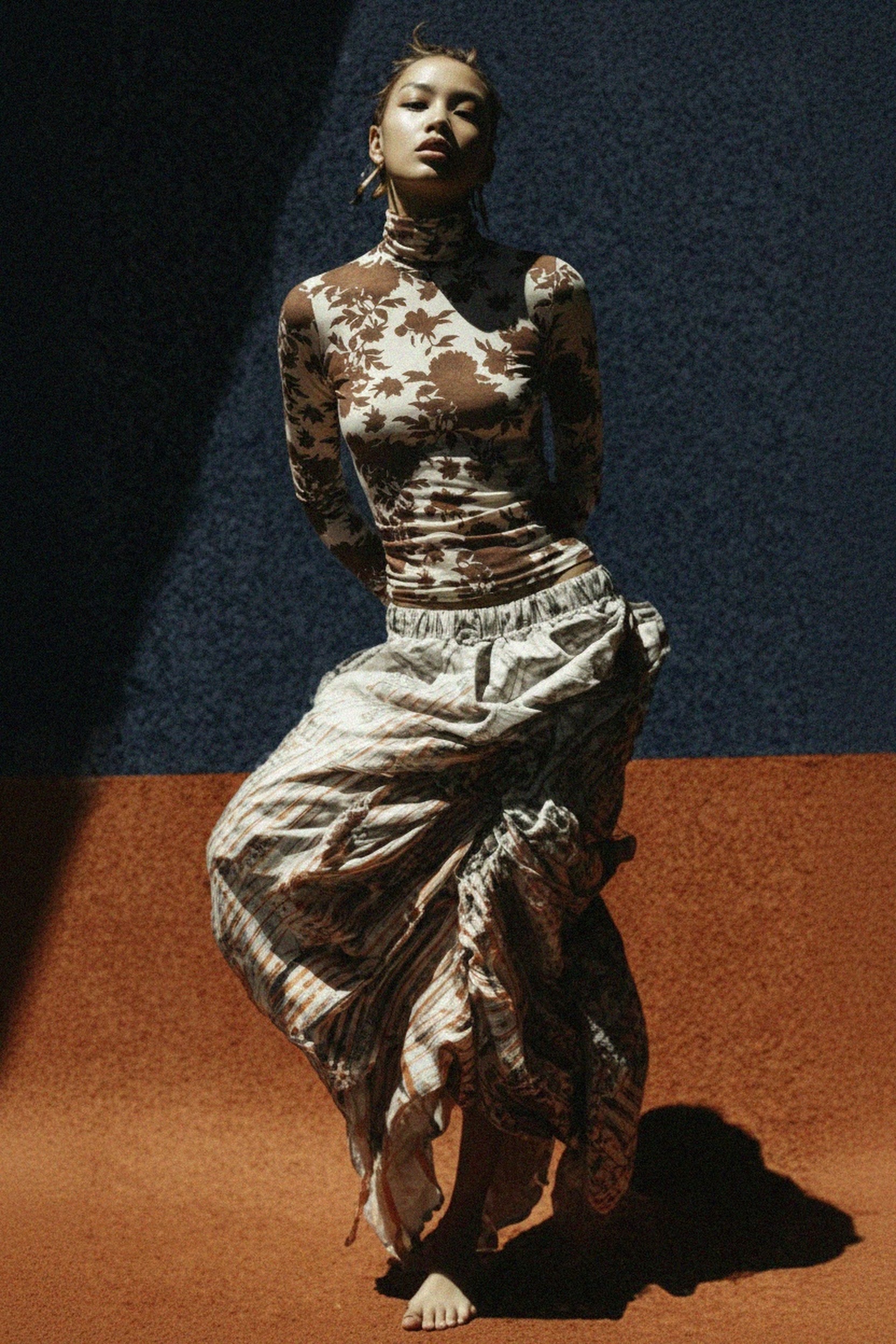 Fitted Floral Print Turtleneck Top zdjęcie 2