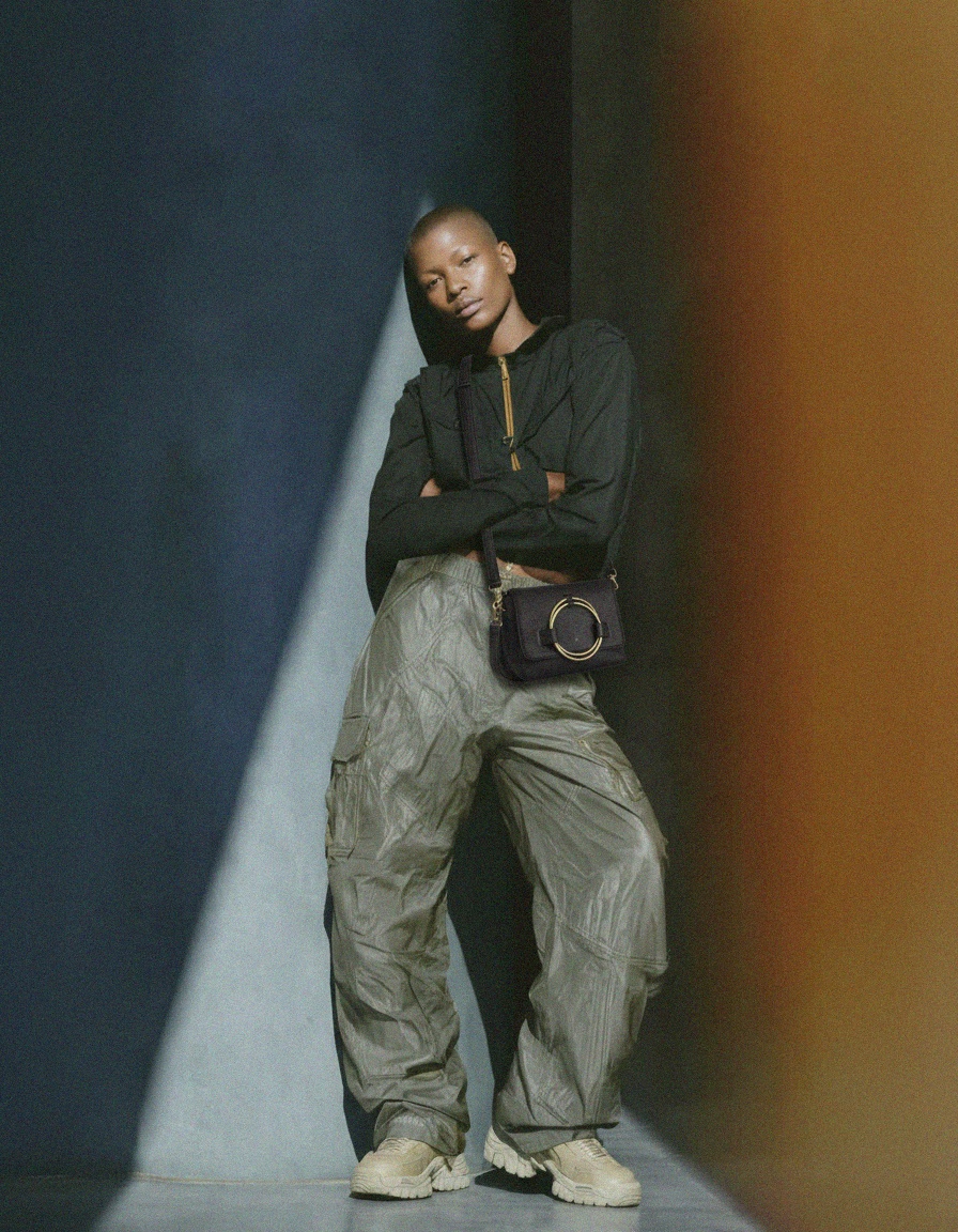 Black Crossbody Bag with Gold Ring Detail zdjęcie 3