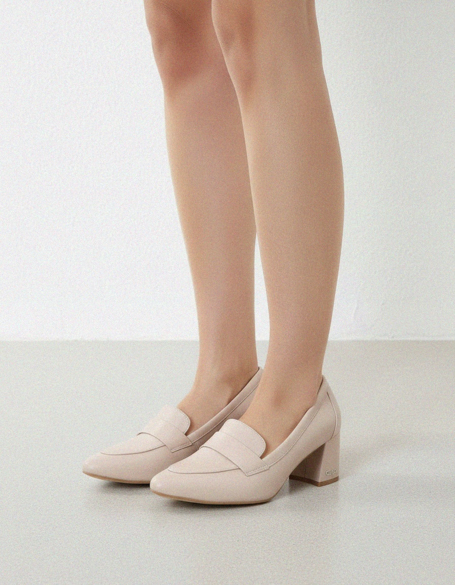 Chic Beige Block Heel Loafers zdjęcie 2