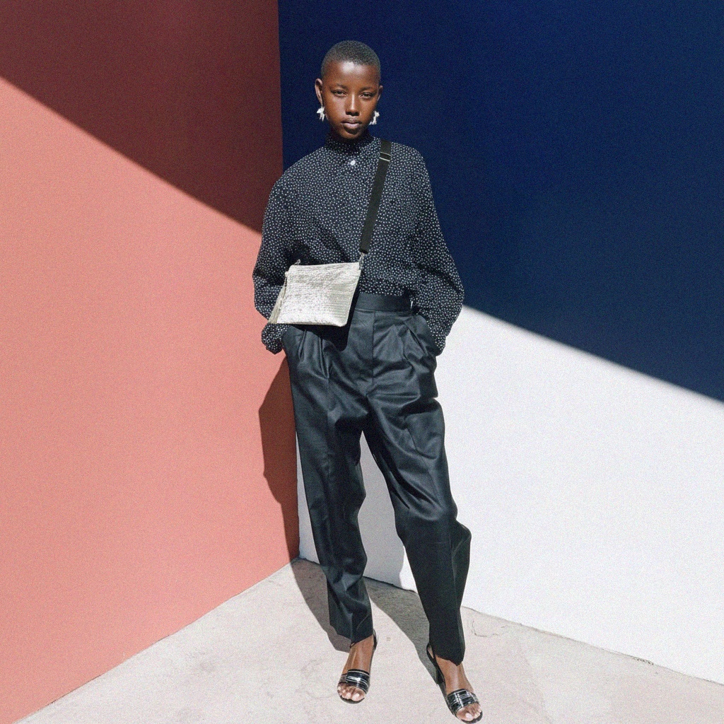 Grey Crushed Velvet Clutch Bag with Detachable Strap zdjęcie 2