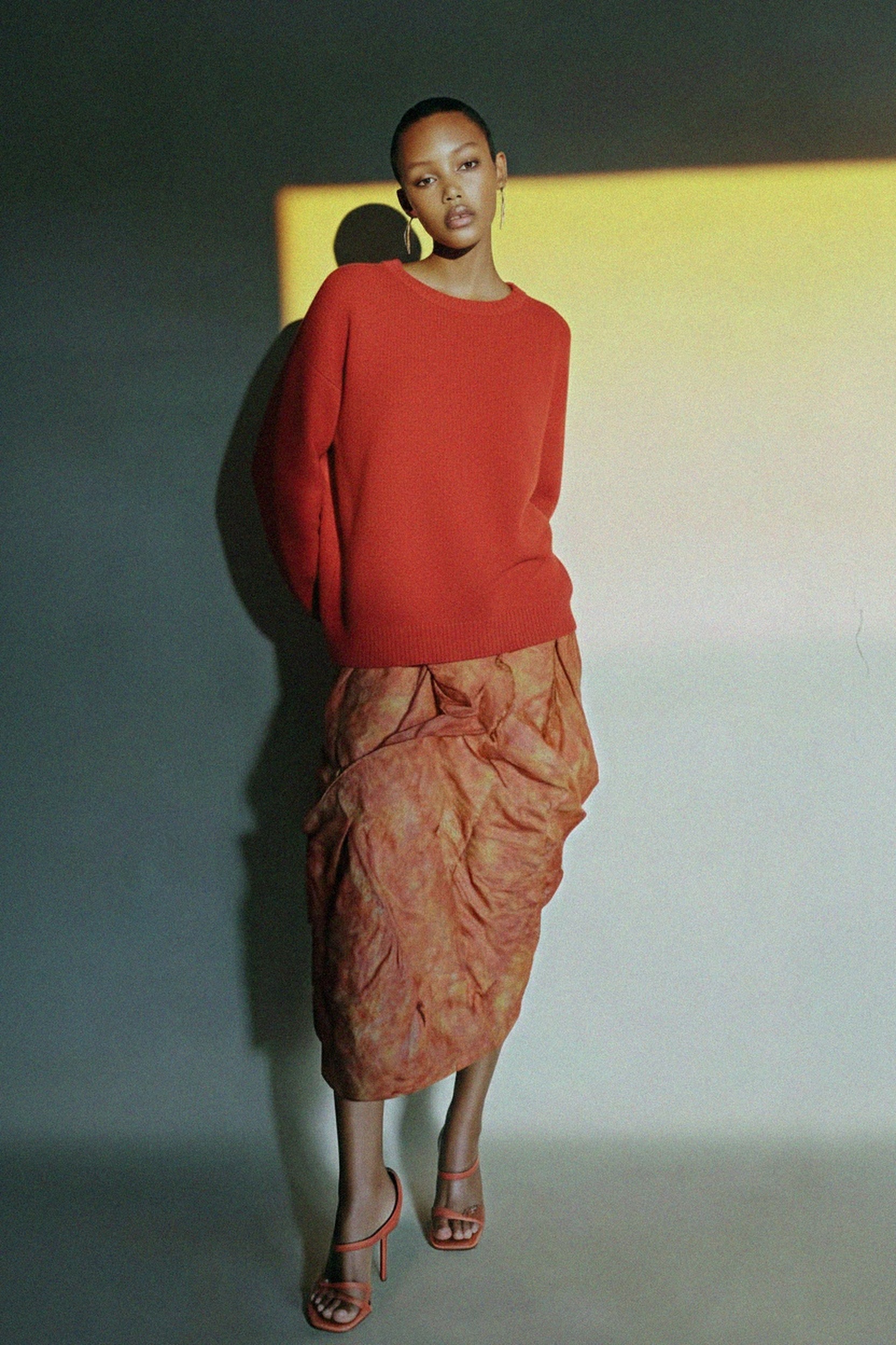 Vibrant Red Knit Sweater with Relaxed Fit zdjęcie 2