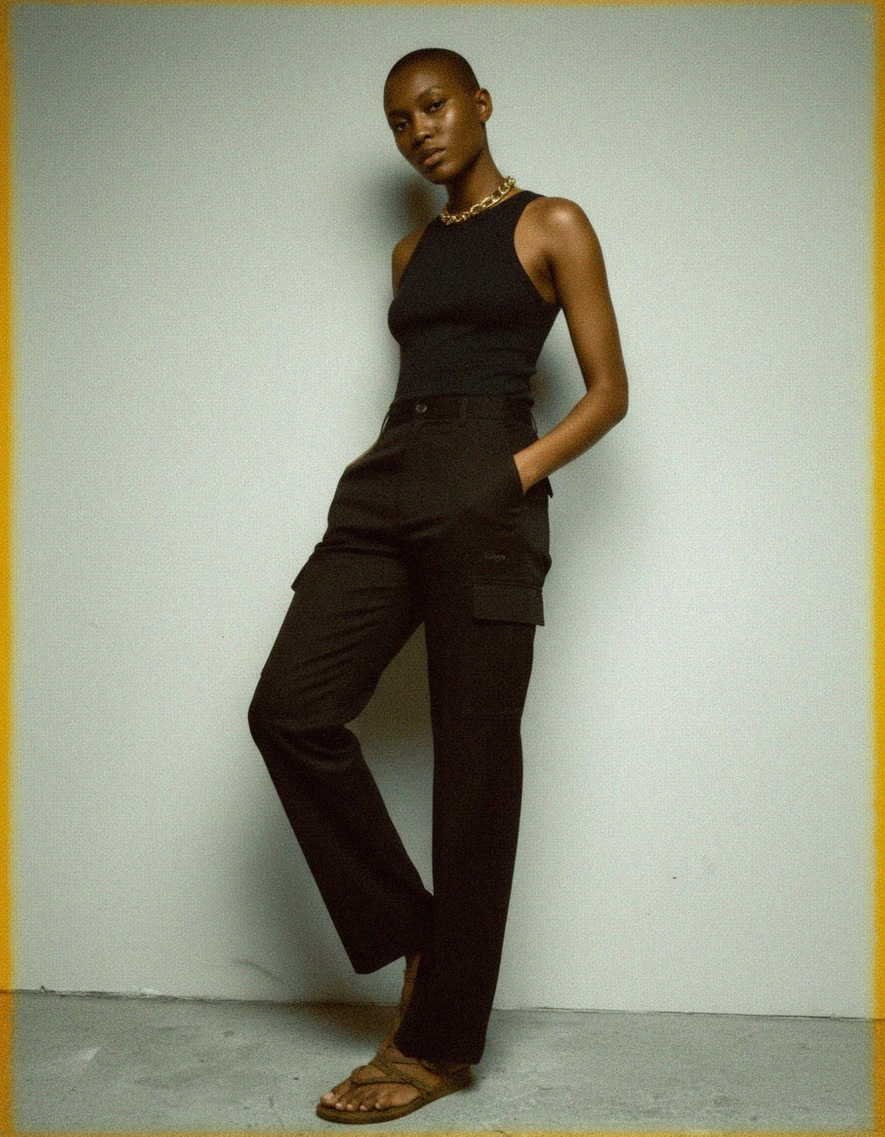 Black Regular Fit Cargo Pants with Utility Pockets zdjęcie 2