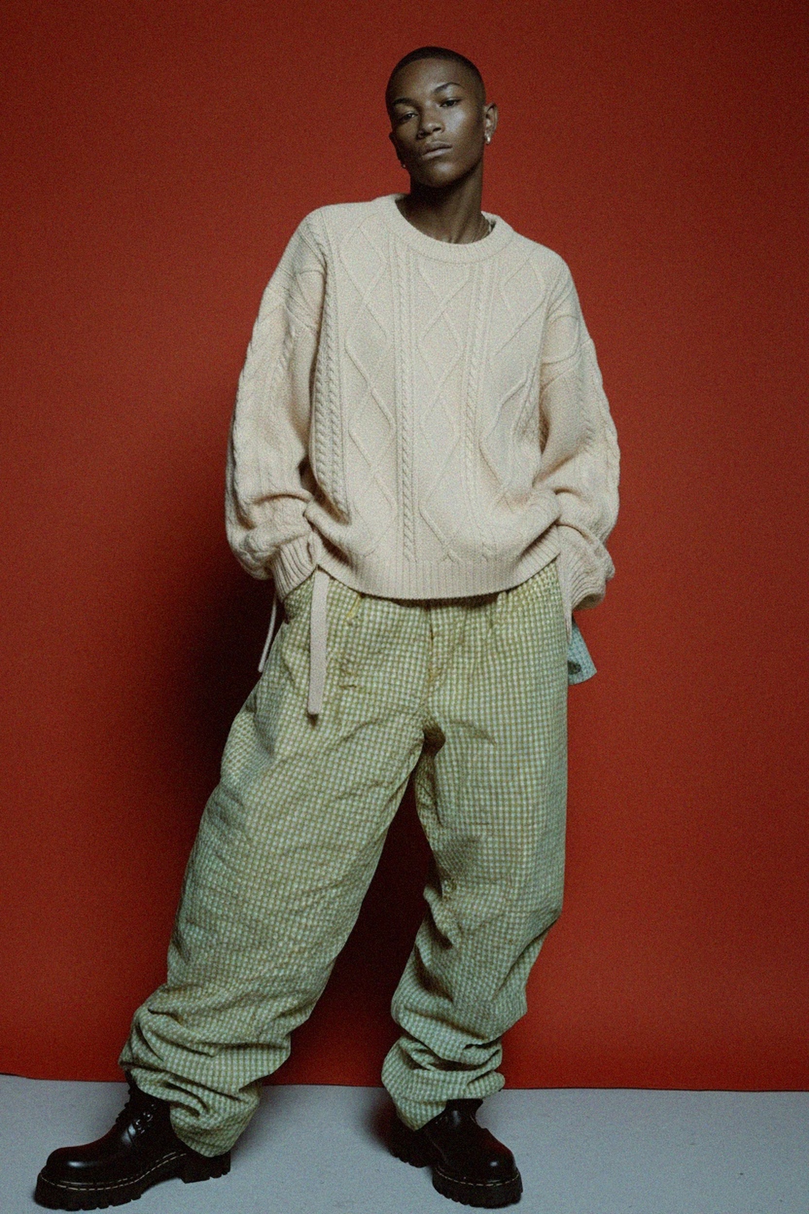 Cozy Cable Knit Sweater with Side Tie Detail zdjęcie 2