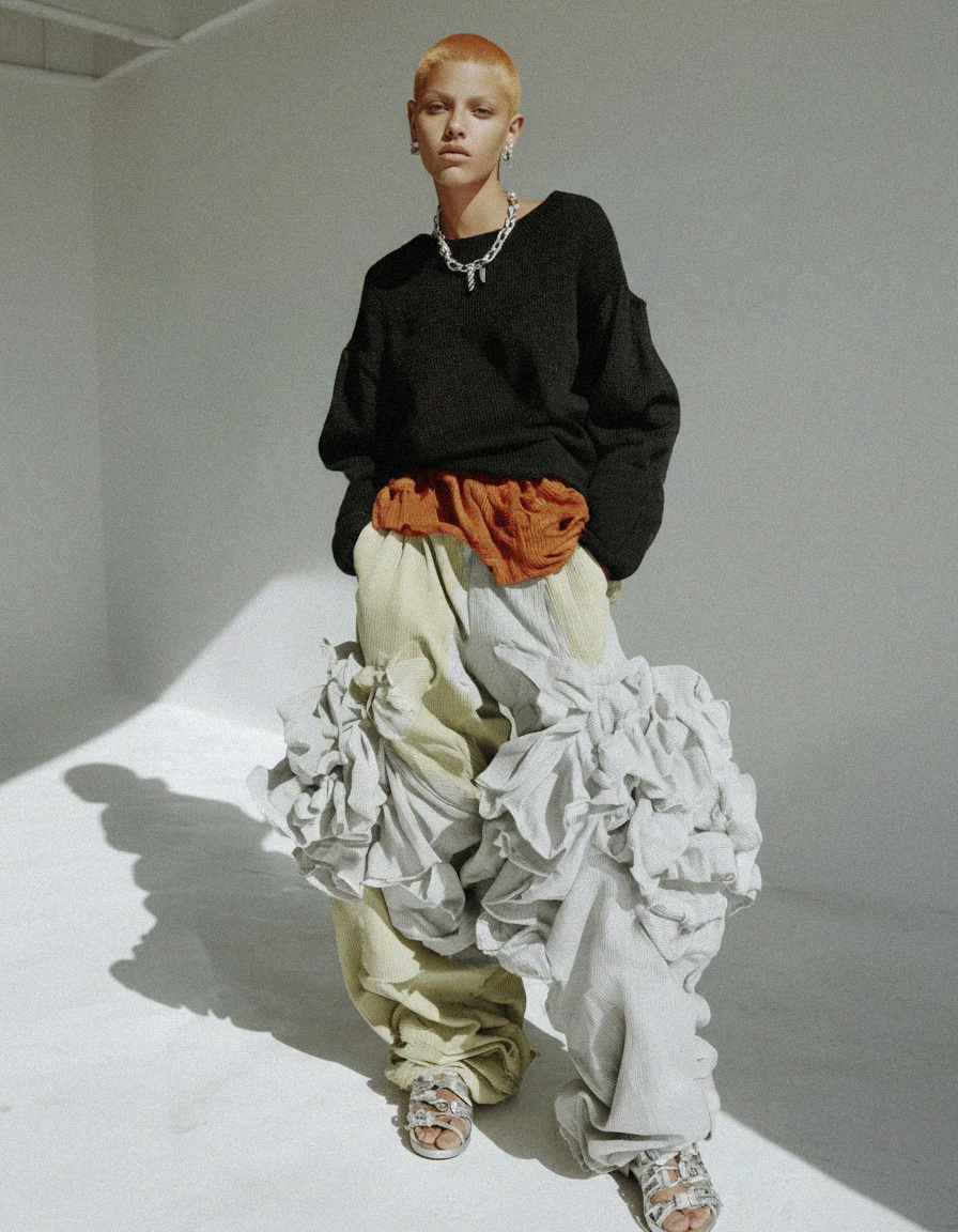 Złote perforowane płaskie buty ze szpiczastym noskiem zdjęcie 2