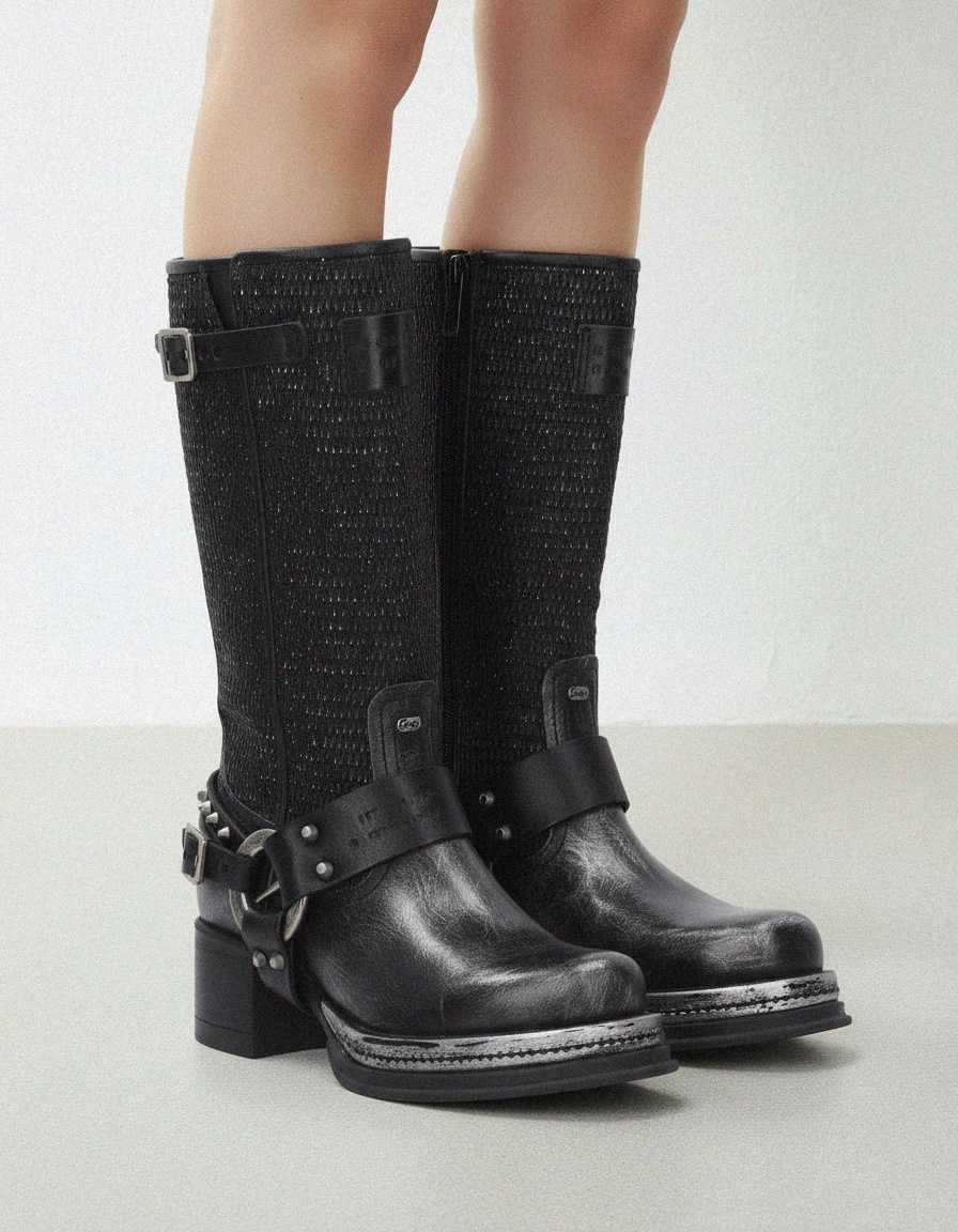 Distressed Black Knee-High Boots with Studs & Harness zdjęcie 2