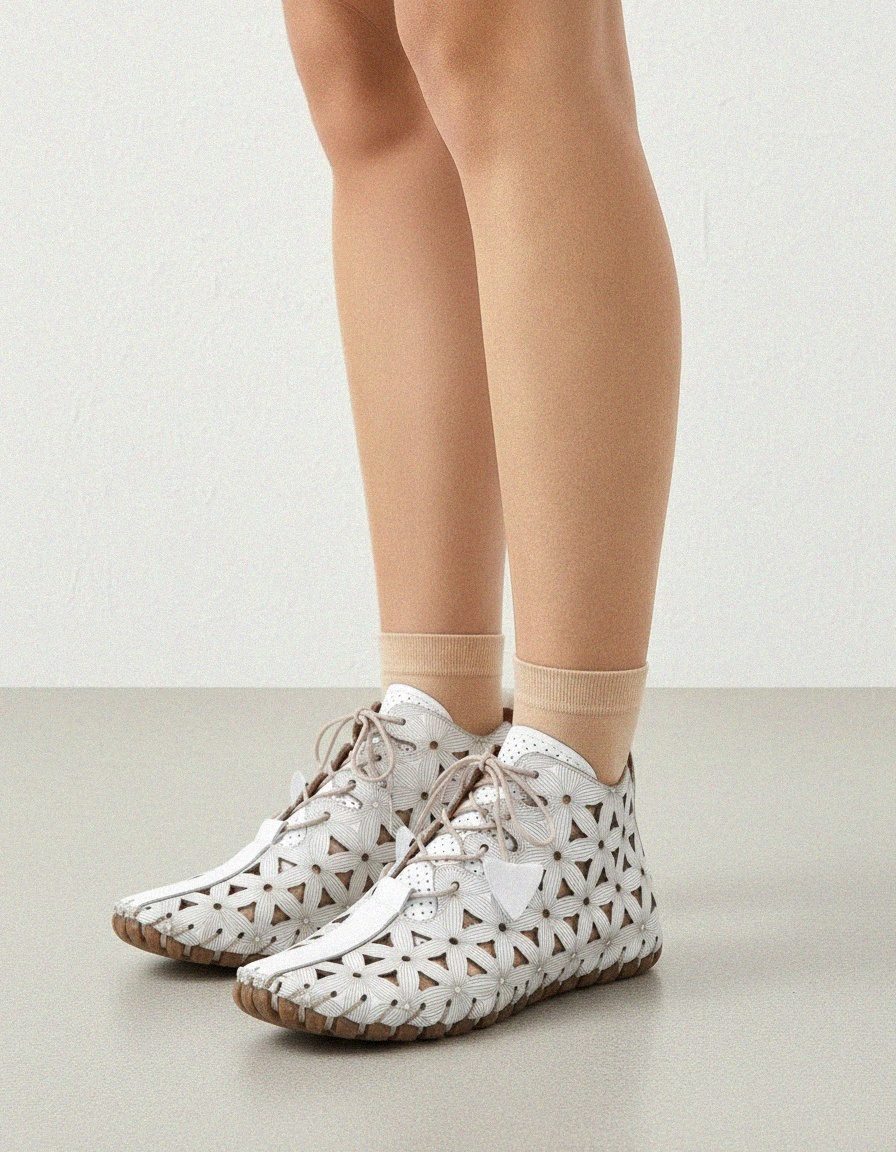 White Floral Perforated Lace-Up Ankle Boots zdjęcie 2