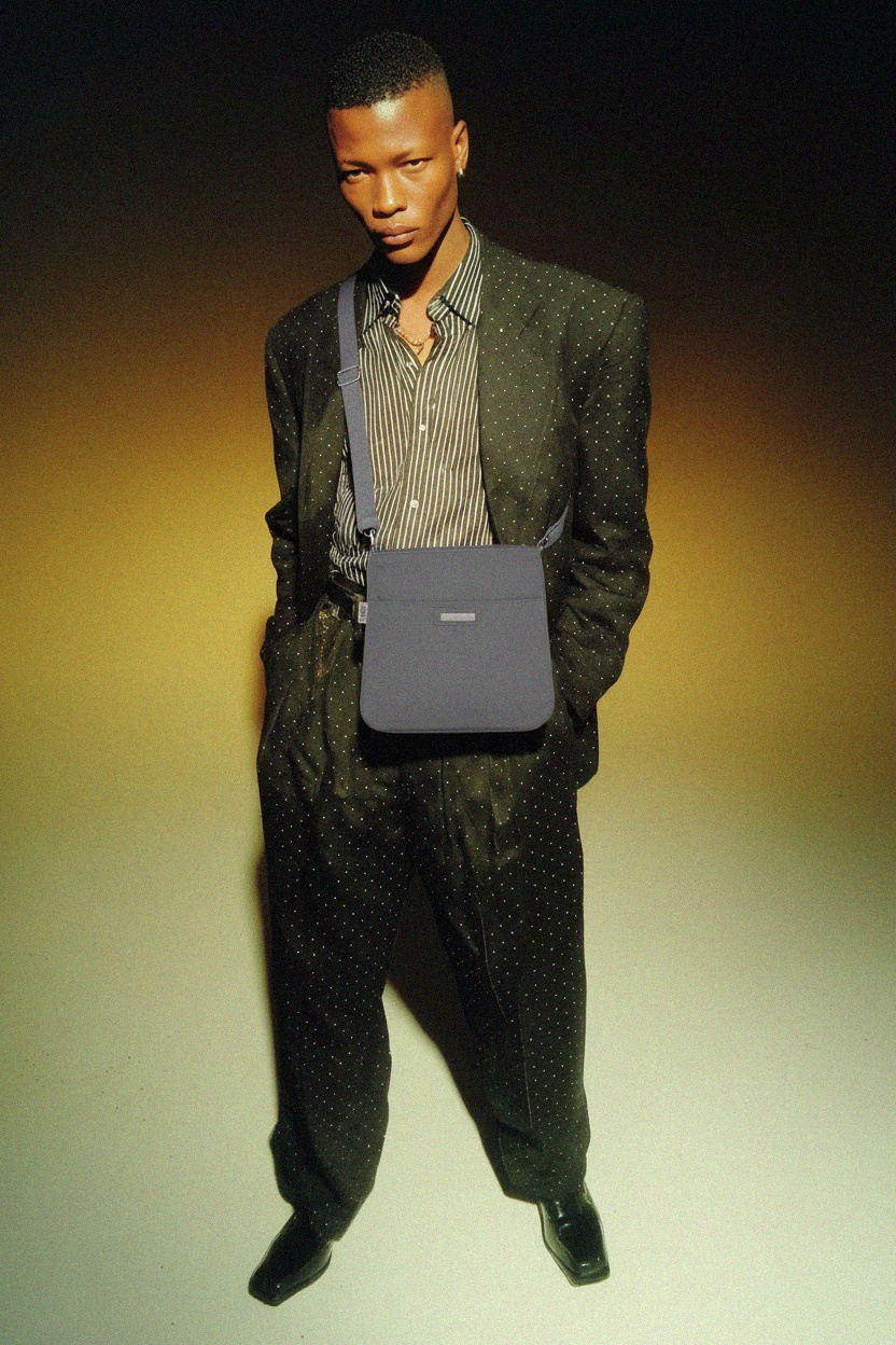 Szara torba na ramię typu crossbody z regulowanym paskiem zdjęcie 3