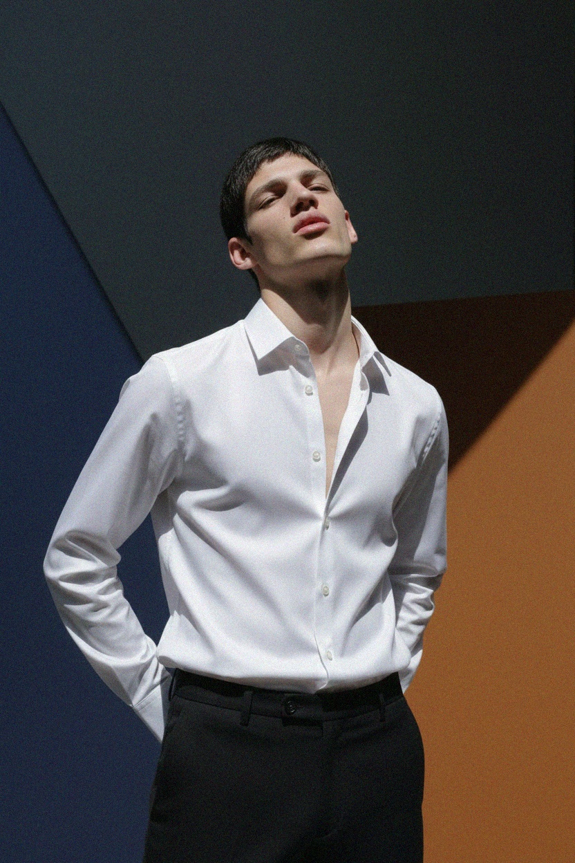 Klasyczna biała koszula zapinana na guziki zdjęcie 2