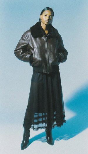 Czarna, prześwitująca spódnica maxi z falbaniastym wykończeniem