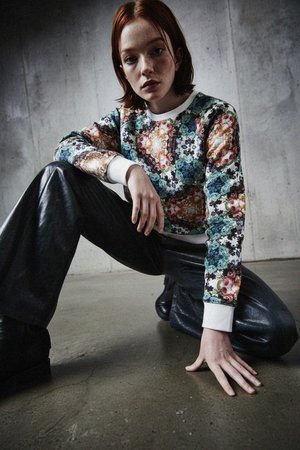 Bluza z długim rękawem i nadrukiem w żywe kwiaty