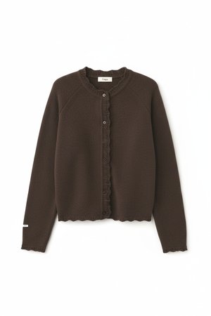 Przytulny brązowy dzianinowy kardigan z guzikami z przodu