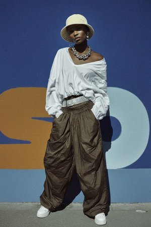 Żółty, prążkowany kapelusz frotte