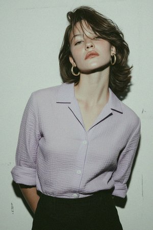 Koszula z krótkim rękawem w kolorze jasnofioletowym z marszczeniami