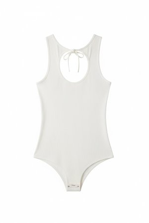 Biały żebrowany top z wiązaniem z przodu i otworem na klucz