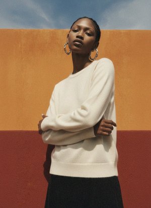 Klasyczny miękki sweter z okrągłym dekoltem