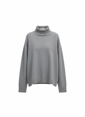 Przytulny, obszerny szary sweter z golfem