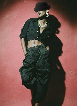 Klasyczny czarny kapelusz z filcu strukturalnego