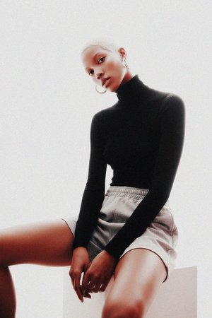 Wygodne szare spodenki jerseyowe