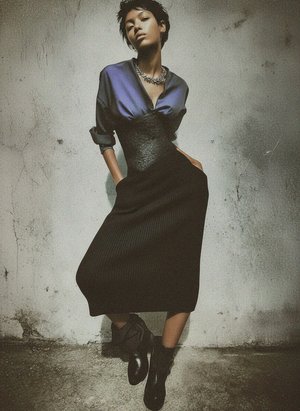 Klasyczna czarna prążkowana spódnica midi