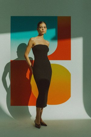 Czarna prążkowana sukienka midi bez ramiączek