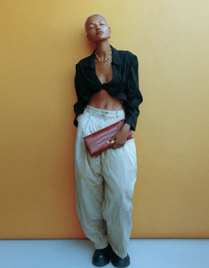 Chic Red Croc-Effect Clutch Bag with Gold Chain Strap