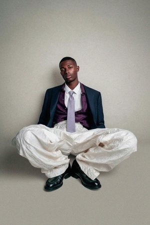 Jasnofioletowy krawat w geometryczny wzór