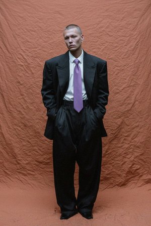 Elegancki fioletowy krawat z teksturą