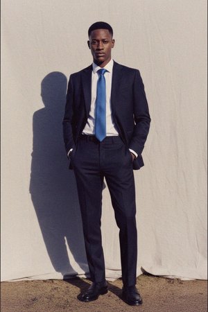 Elegancki niebieski krawat z fakturą