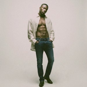 Klasyczne ciemnoniebieskie jeansy slim fit