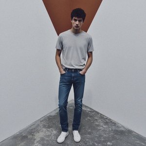 Klasyczne niebieskie jeansy slim fit