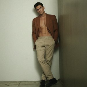 Spodnie chino w beżowym kroju Regular Fit