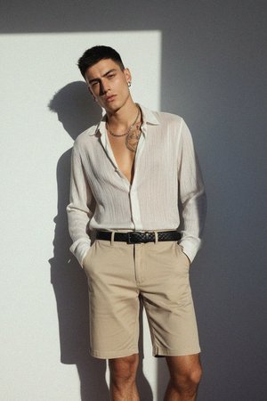 Klasyczne beżowe szorty chino