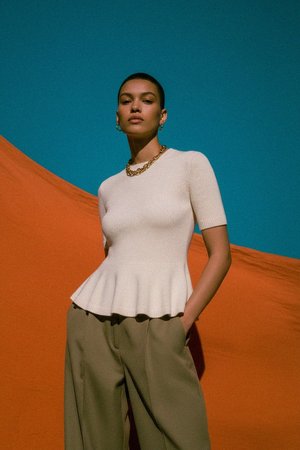 Prążkowany dzianinowy top z krótkim rękawem