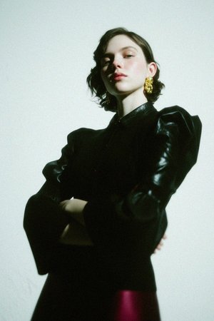 Kardigan z prążkowanej dzianiny z rękawami dzwonkowymi