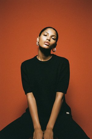 Czarny dzianinowy top z krótkim rękawem