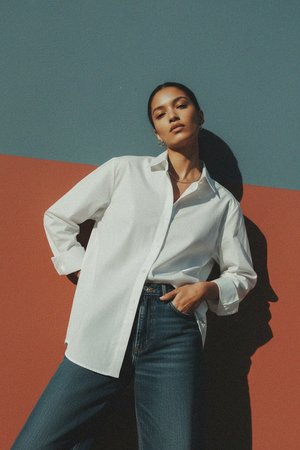 Koszula klasyczna o luźnym kroju zapinana na guziki