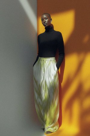 Czarny prążkowany golf